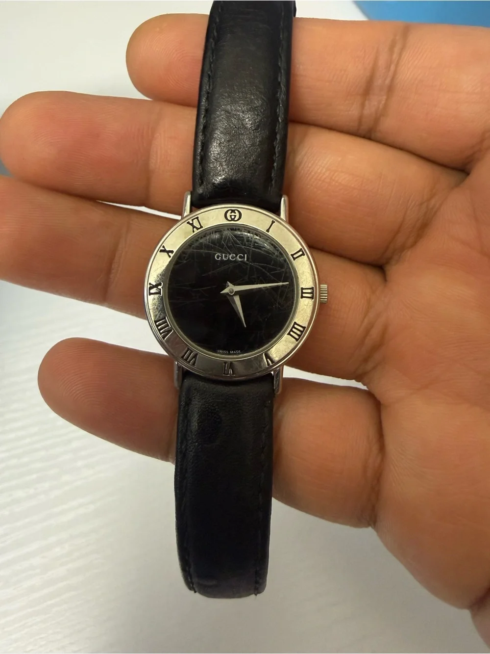 Gucci Black Leather Strap Silver-Tone Roman Dial Women's Watch 3000L